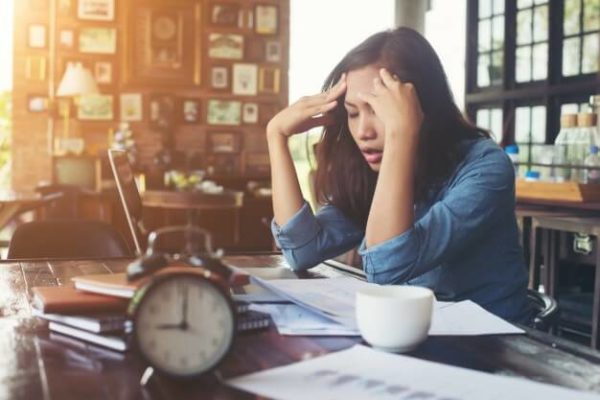 Adevăratul motiv pentru care oamenii se simt copleșiţi