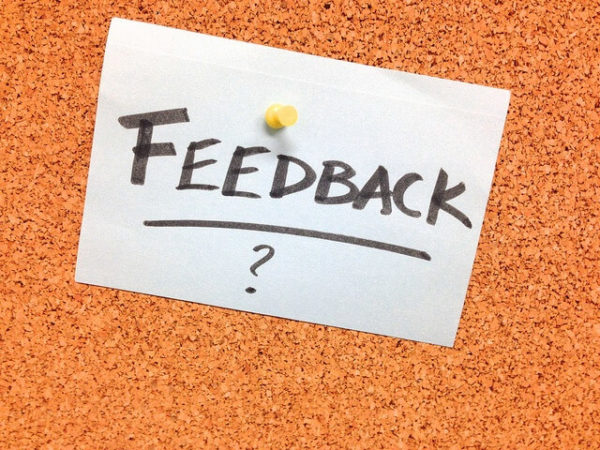Dai feedback cu barda sau cu pana?