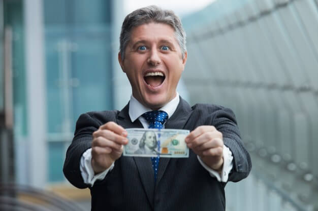 Pot fi fericit chiar dacă nu am bani?