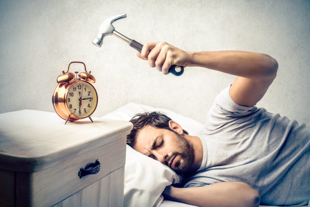 9 obiceiuri nesănătoase pe care (s-ar putea să) le ai pe parcursul unei zile