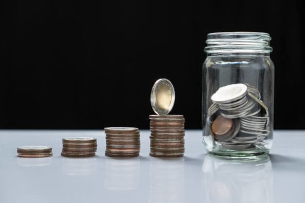 6 sfaturi de economisire de la oameni care au știut cum să se îmbogățească